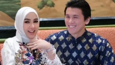 Pamer Perut Buncit, Syahrini Resmi Umumkan Kehamilan