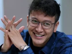 Dimas Anggara Bocorkan Sinopsis Kartu Keluarga dalam Vision+