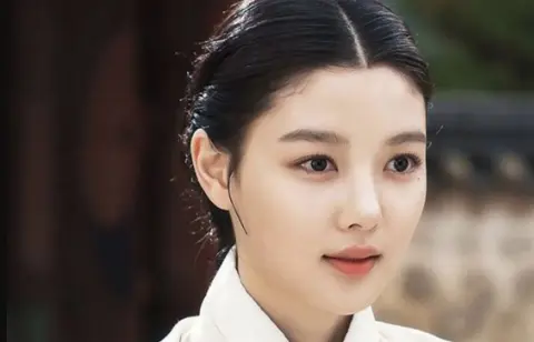 Kim Yoo Jung (1)