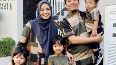 Desta dan Natasha Rizky Kompak di Khitanan Anak