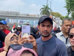 Reza Rahadian Hadir Aksi Kamisan di Istana Negara